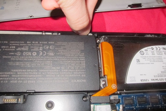 Removing the battery on the Sony Vaio VPCSA